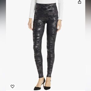 Spanx Women’s Faux Leather Camo slight shine black leggings size large - EUC!